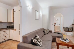 TV - Villa 'Felice' with Mountain View, Private Terrace and Wi-Fi (Ventimiglia)