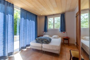 4 bedrooms, free WiFi, bed sheets