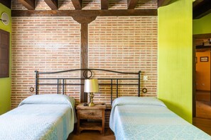 7 bedrooms, free WiFi, bed sheets
