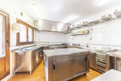 Casa de vacaciones 'Casa Alval' con vistas a la montaña, Wi-Fi y aire acondicionado