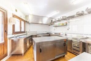 Refrigerador, microondas, horno y lavavajillas 