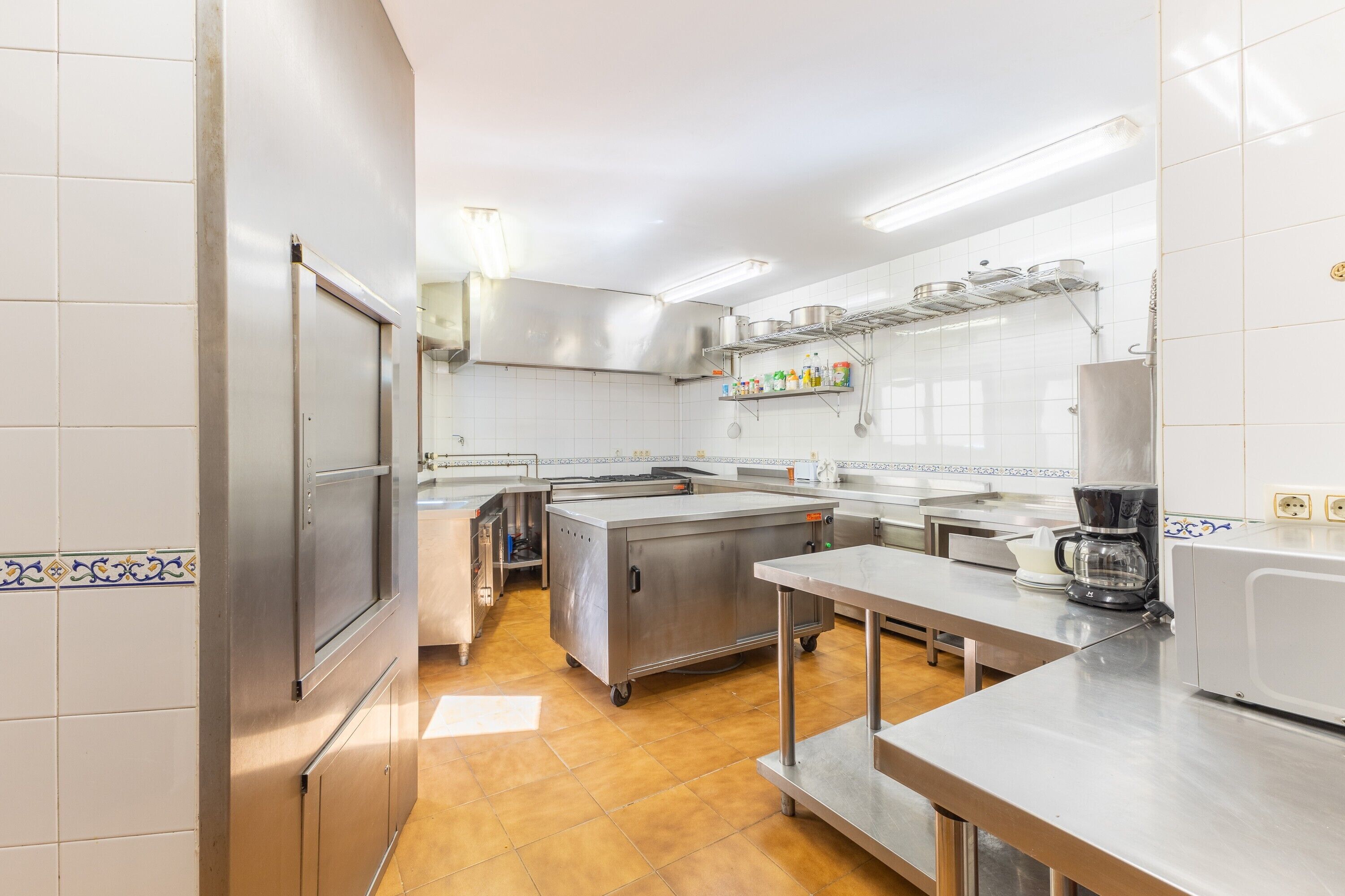 Refrigerador, microondas, horno y lavavajillas 