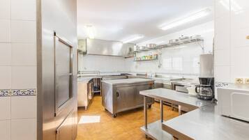 Refrigerador, microondas, horno y lavavajillas