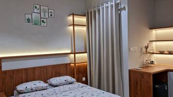 1 bedroom, desk, iron/ironing board, WiFi