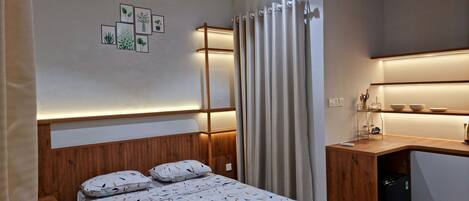 1 室のベッドルーム、デスク、アイロン / アイロン台、WiFi