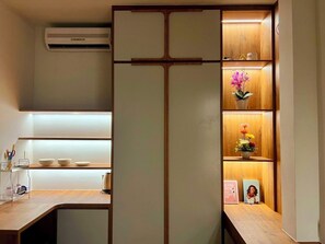 Interior - Studio with window- 5-min cab to central districts (Thanh pho Ho Chi Minh)