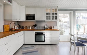 Fridge, microwave, dishwasher, coffee/tea maker