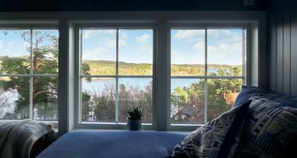 Lovely home in Høvåg with WiFi