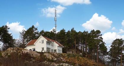 Schönes Haus in Høvåg mit WLAN