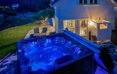 Tolles Zuhause in Høvåg mit Whirlpool