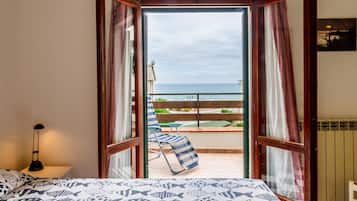 2 bedrooms, iron/ironing board, bed sheets