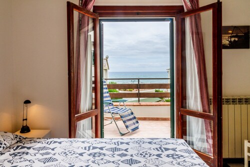 Ferienwohnung 'Appartamento Vista Mare Castiglione' mit Meerblick und Balkon