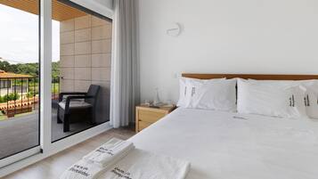 5 bedrooms, iron/ironing board, free WiFi, bed sheets