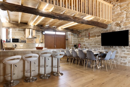 Dining. Holiday Home 'Casa Da Marquinhas' with Mountain View, Pool, Wi-Fi and Air Conditioning
