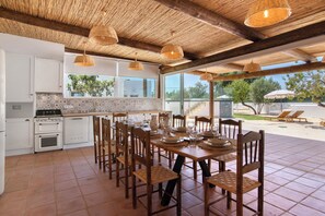 Outdoor dining - Apartment 'Monte Gerações 1' with Shared Pool, Wi-Fi and Air Conditioning (Almancil)