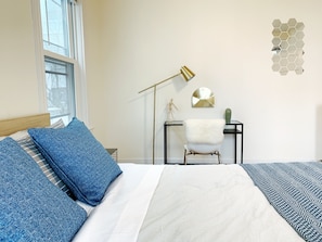 4 bedrooms, iron/ironing board, WiFi, bed sheets - Best Location at Harvard University, two units available. (Cambridge)