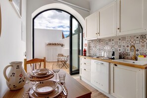 Fridge, stovetop, dishwasher, coffee/tea maker