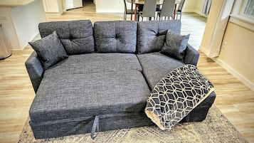 Una televisión, una oficina