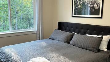 4 bedrooms, WiFi, bed sheets