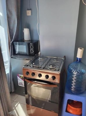Fridge, microwave, stovetop, blender