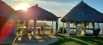 Skyview Retreat offers breathtaking panoramic views, making it a true haven!