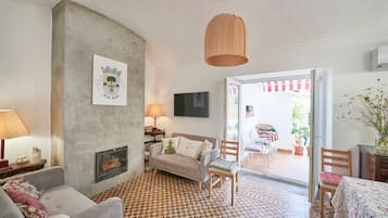 TV, peis og bordtennis