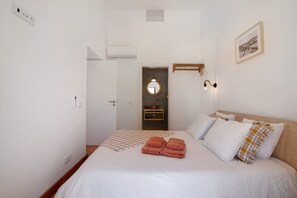 1 غرفة نوم ومكواة/لوح ك ي وواي فاي مجانًا وملاءات أسرّة