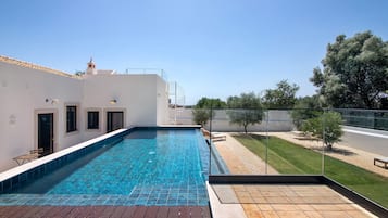 UppvÀrmd pool