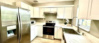 Ruskin Waterfront Gem & Sunny Spaces