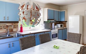 Frigorífic, forn, placa de cuina i rentaplats 