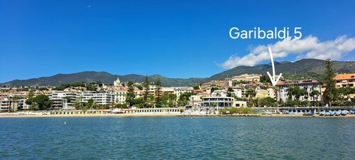Garibaldino apartment 45sqm sea view, in the center of San Remo, bright terrace