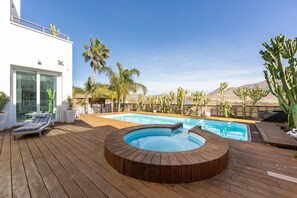 Pool - Villa 'Lux' with Sea Views, Wi-Fi and Air Conditioning (Níjar)