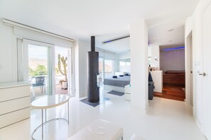 2 عدّة غرف نوم وواي فاي مجانًا وملاءات أسرّة