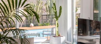 Villa 'Lux' with Sea Views, Wi-Fi and Air Conditioning