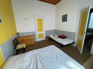 6 Schlafzimmer