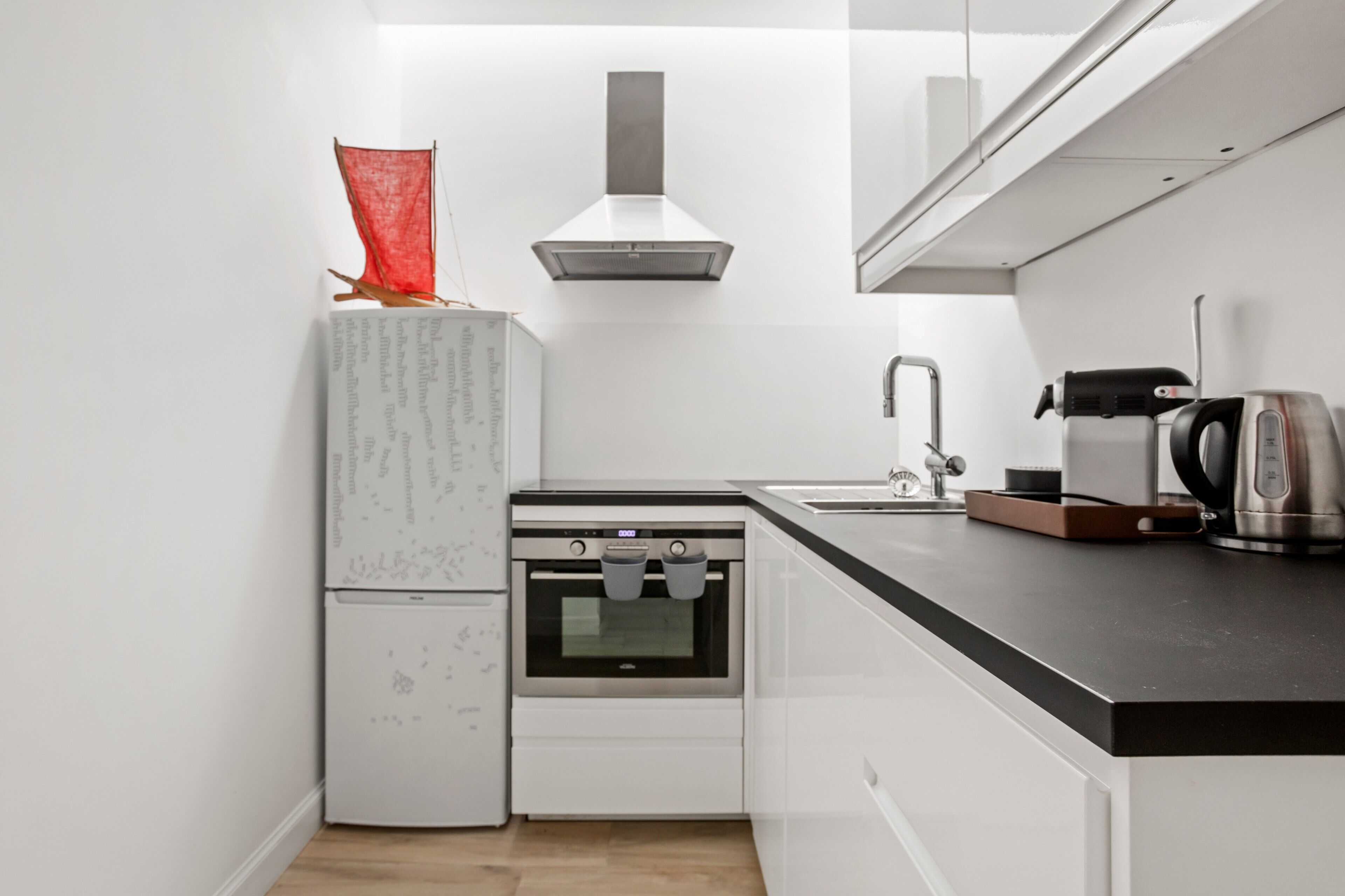 Refrigerador, microondas, horno y parrilla de estufa 