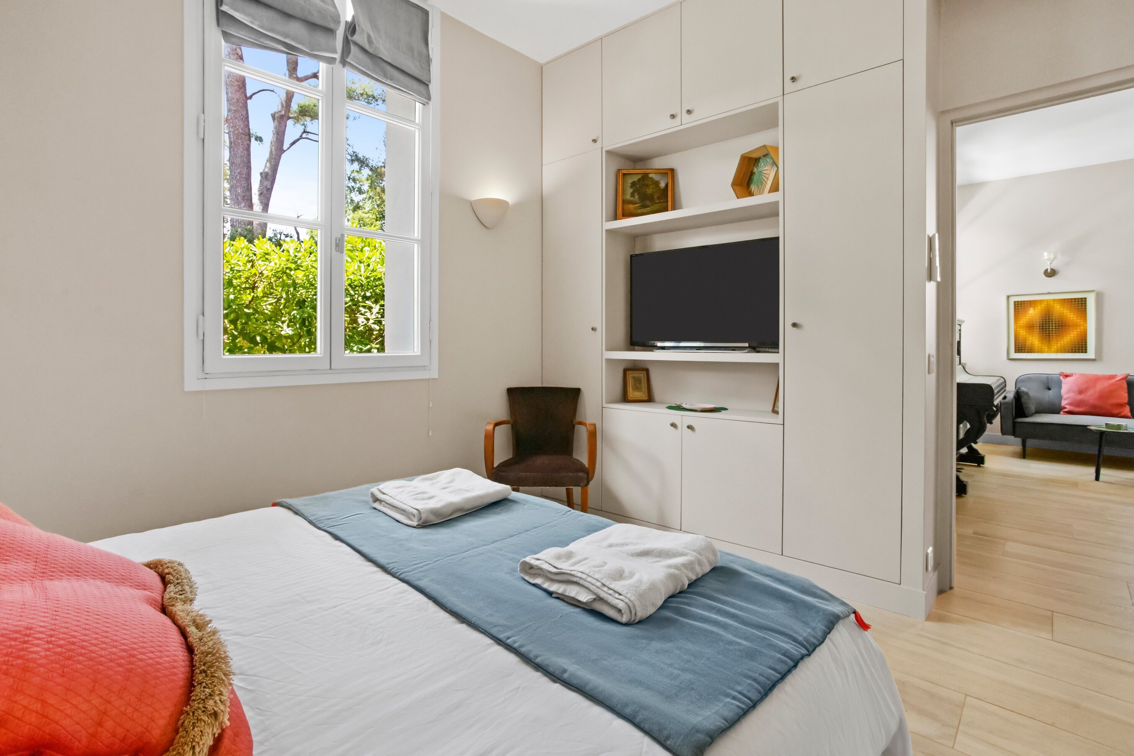 3 makuuhuonetta, silitysrauta/-lauta, ilmainen Wi-Fi, vuodevaatteet