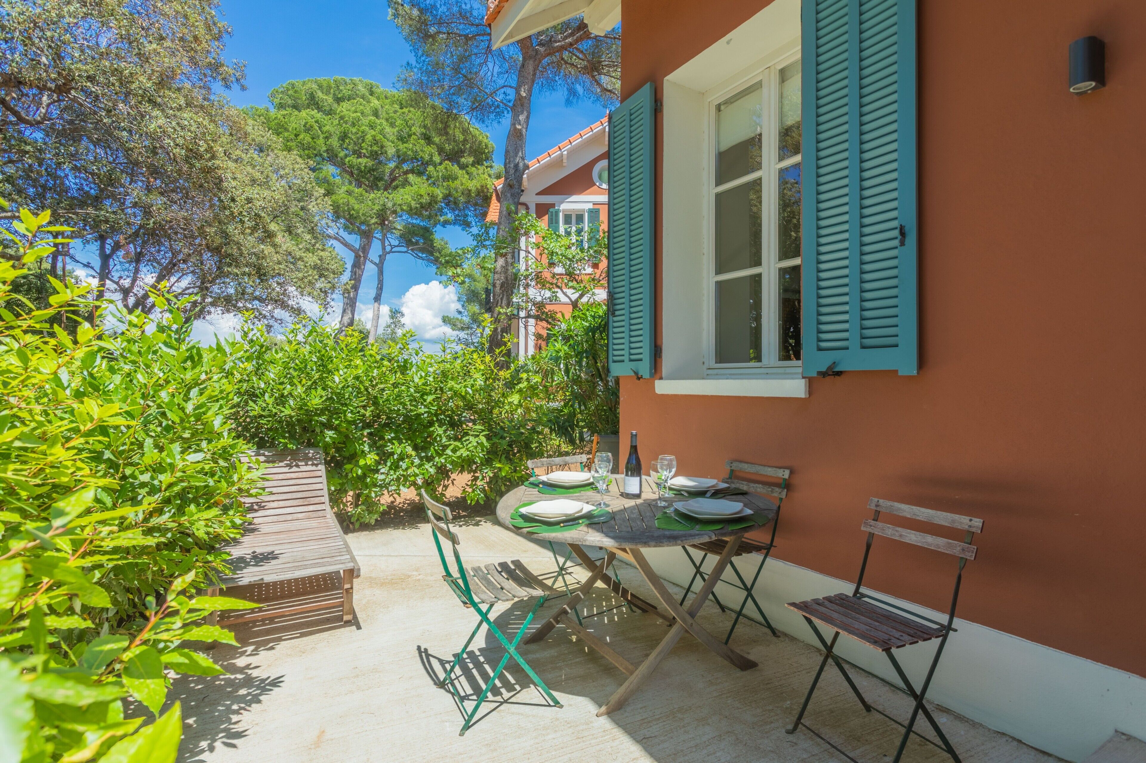 屋外ダイニングエリア