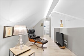 Fernseher, Tischtennisplatte