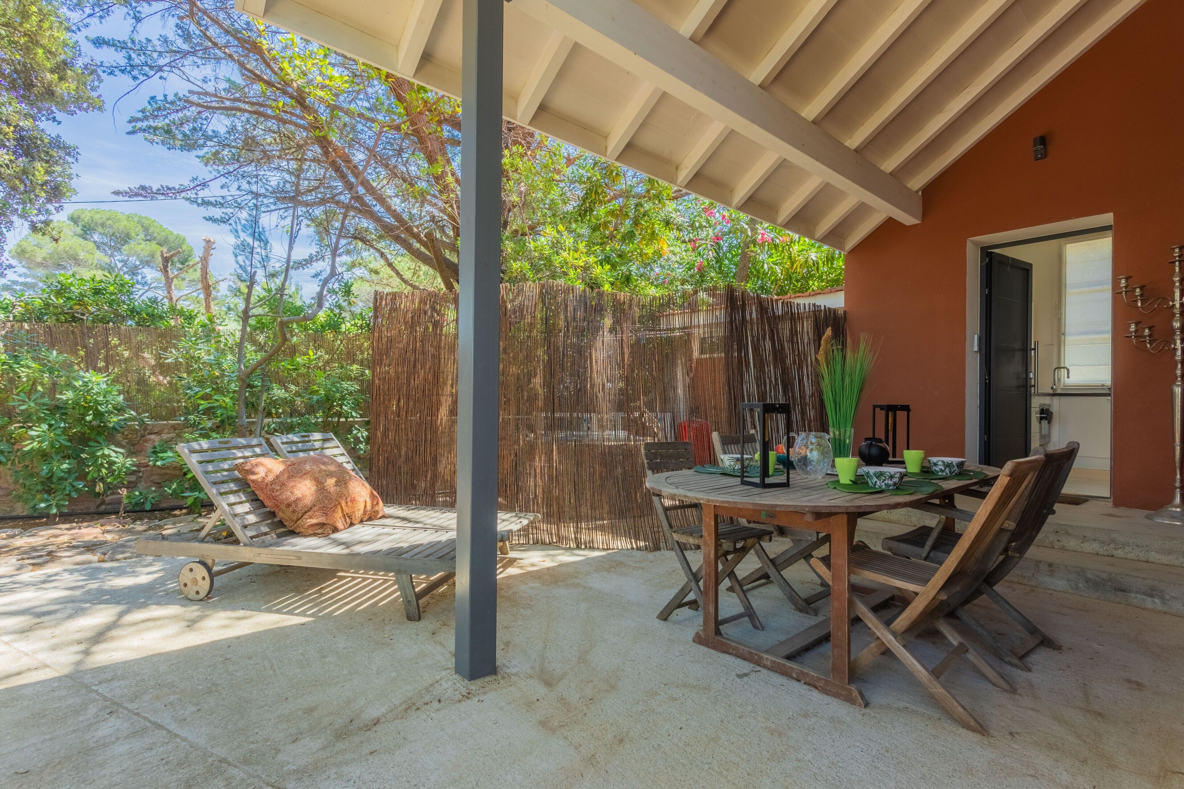 屋外ダイニングエリア