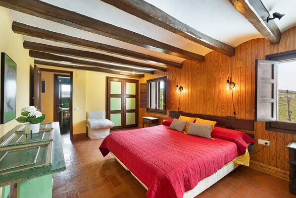 6 bedrooms, free WiFi, bed sheets