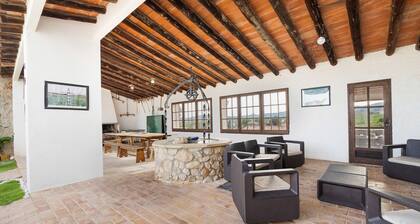Country House 'Cal Eloi Janet' with Mountain Views, Private Pool and Wi-Fi
