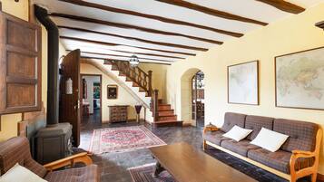 TV, mesa de pingue-pongue