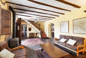 TV, tavolo da ping pong