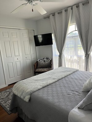 3 habitaciones, tabla de planchar con plancha, wifi y ropa de cama