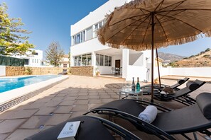 Pool - Villa 'Asuncion Benalmadena Costa' with Mountain View, Wi-Fi and Air Conditioning (Benalmádena)