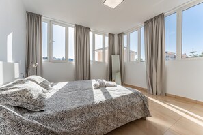 5 habitaciones, tabla de planchar con plancha y wifi gratis 