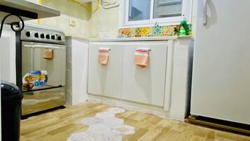 Réfrigérateur, four, plaque de cuisson