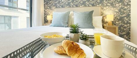 Iron/ironing board, free WiFi, bed sheets