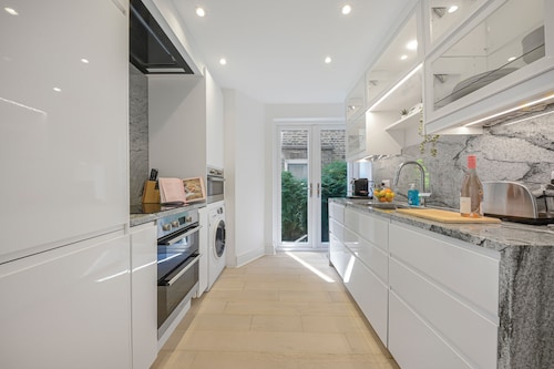 Classic 2bed Victorian Central London Retreat